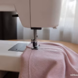 Janome 1522 пропускає стібки на трикотажі