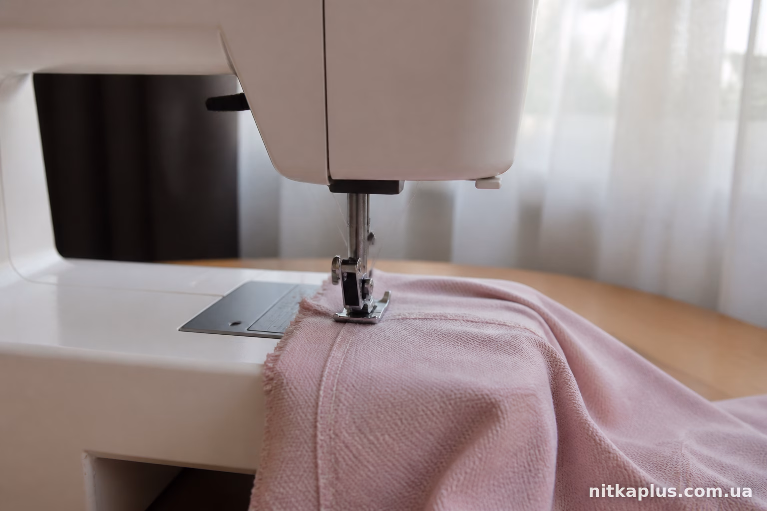 Janome 1522 пропускає стібки на трикотажі