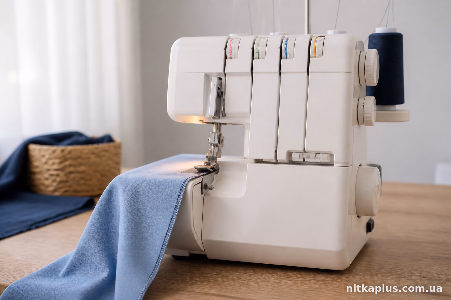 Janome MyLock 210D пропускає стібки на трикотажі